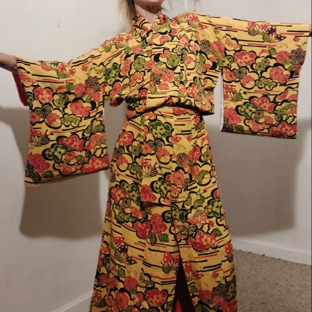 Host Pick - Japanese Silk Kimono W/ Surreal Mod ~ Mid Century Floral Pattern